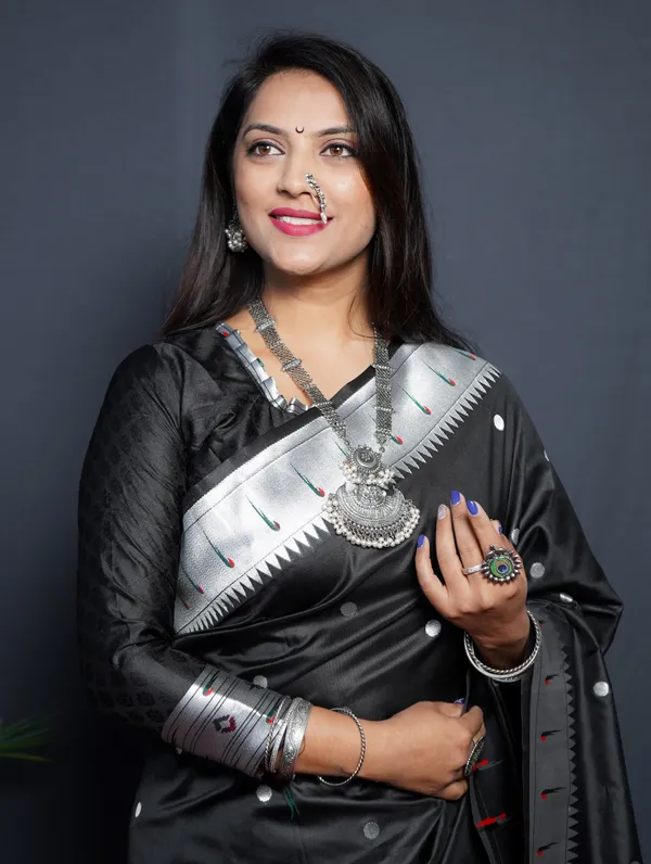 Pure_Paithani_Silk_Saree_With_Rich_Pallu_And_Unstiched_Blouse_Piece.